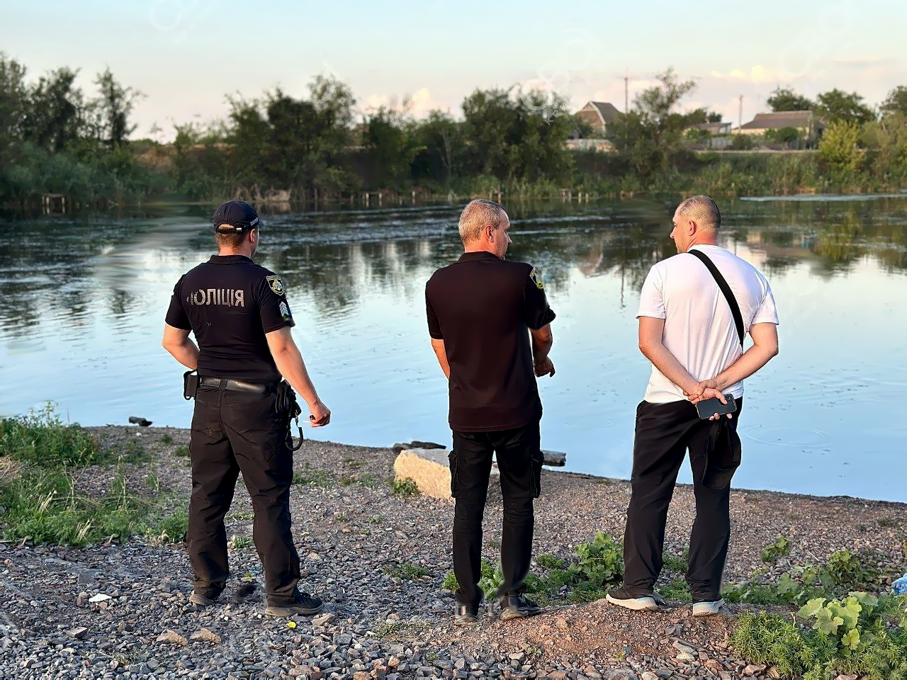 Занесло течением: в Днепропетровской области водолазы третьи сутки ищут тело мальчика в водоеме - || фото: t.me/svoiKR
