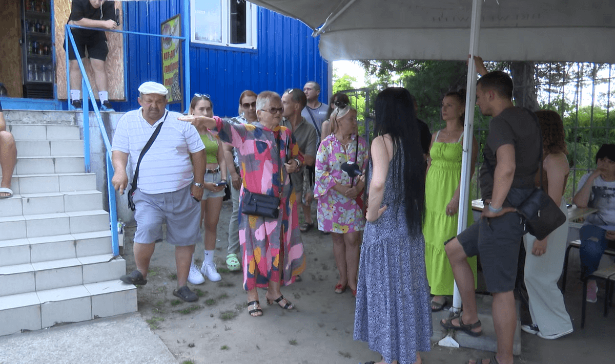 В Днепропетровской области владельцы турбаз не пускают местных в Голубое озеро-