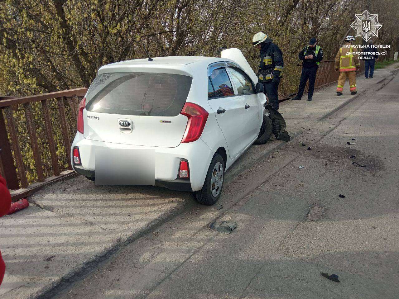 У Дніпрі чоловік потрапив в аварію та зірвався з мосту - || фото: dnepr.express/ua