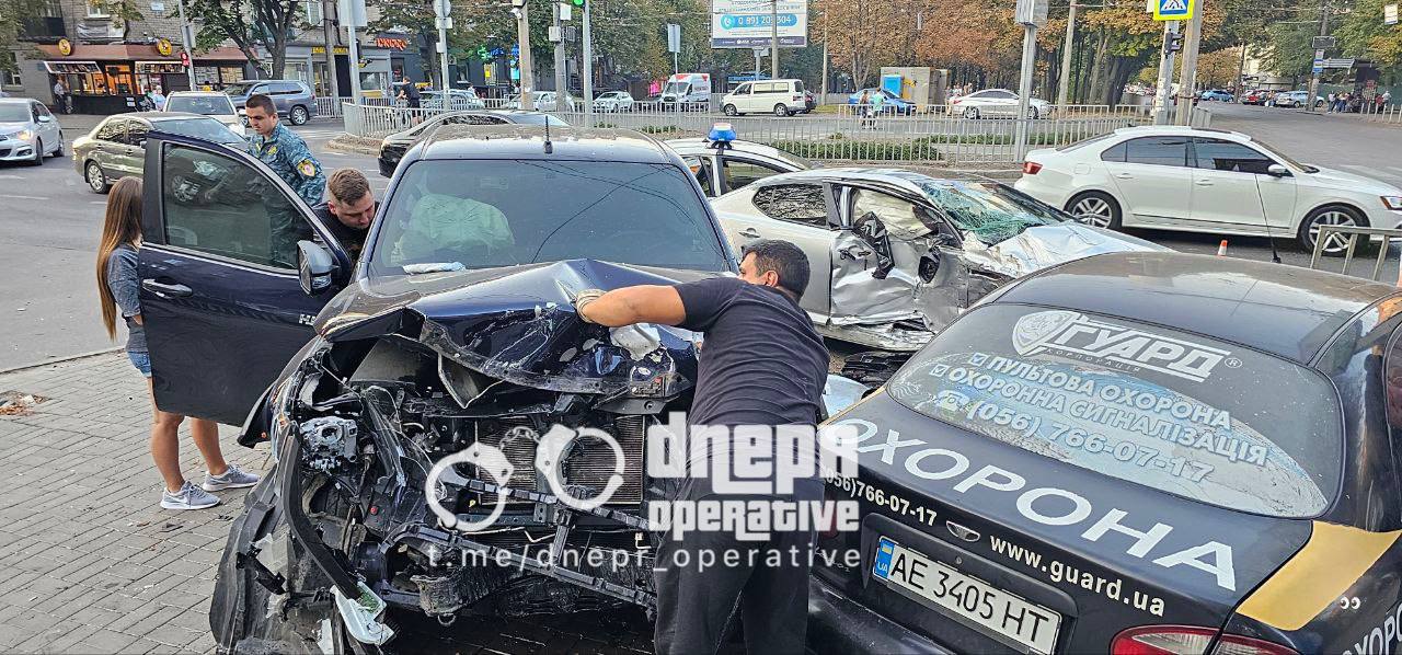 У Дніпрі на перехресті сталася серйозна ДТП -