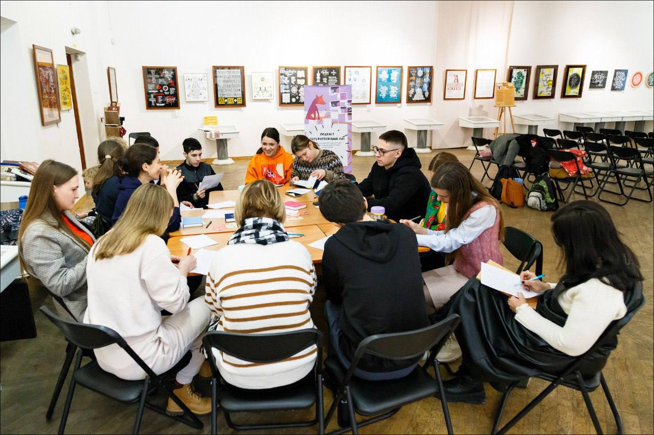 "Лис", "Воли" і буріме: в Дніпрі вперше пройшли навкололітературні ігри від подкасту "ПереФарбований Лис" фото 1