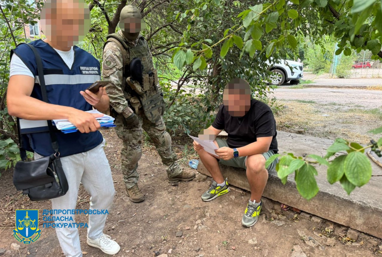 Голова благодійного фонду в Кривому Розі обіцяв інвалідність за $17 000 для виїзду за кордон - || фото: Дніпропетровська обласна прокуратура