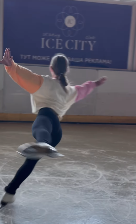 Де у Дніпрі можна покататися на ковзанах у 2024 році: графік роботи та ціни