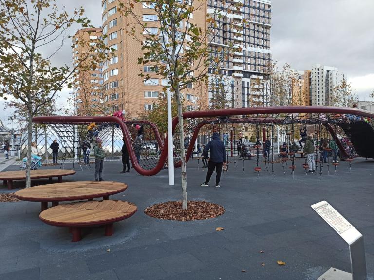 Детская площадка в сквере на Успенской в Днепре.