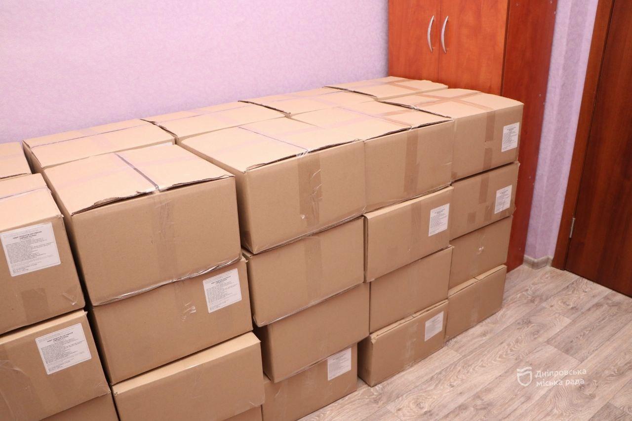 У Дніпрі понад 1 800 вимушених переселенців уже отримали безкоштовні продуктові набори від міста