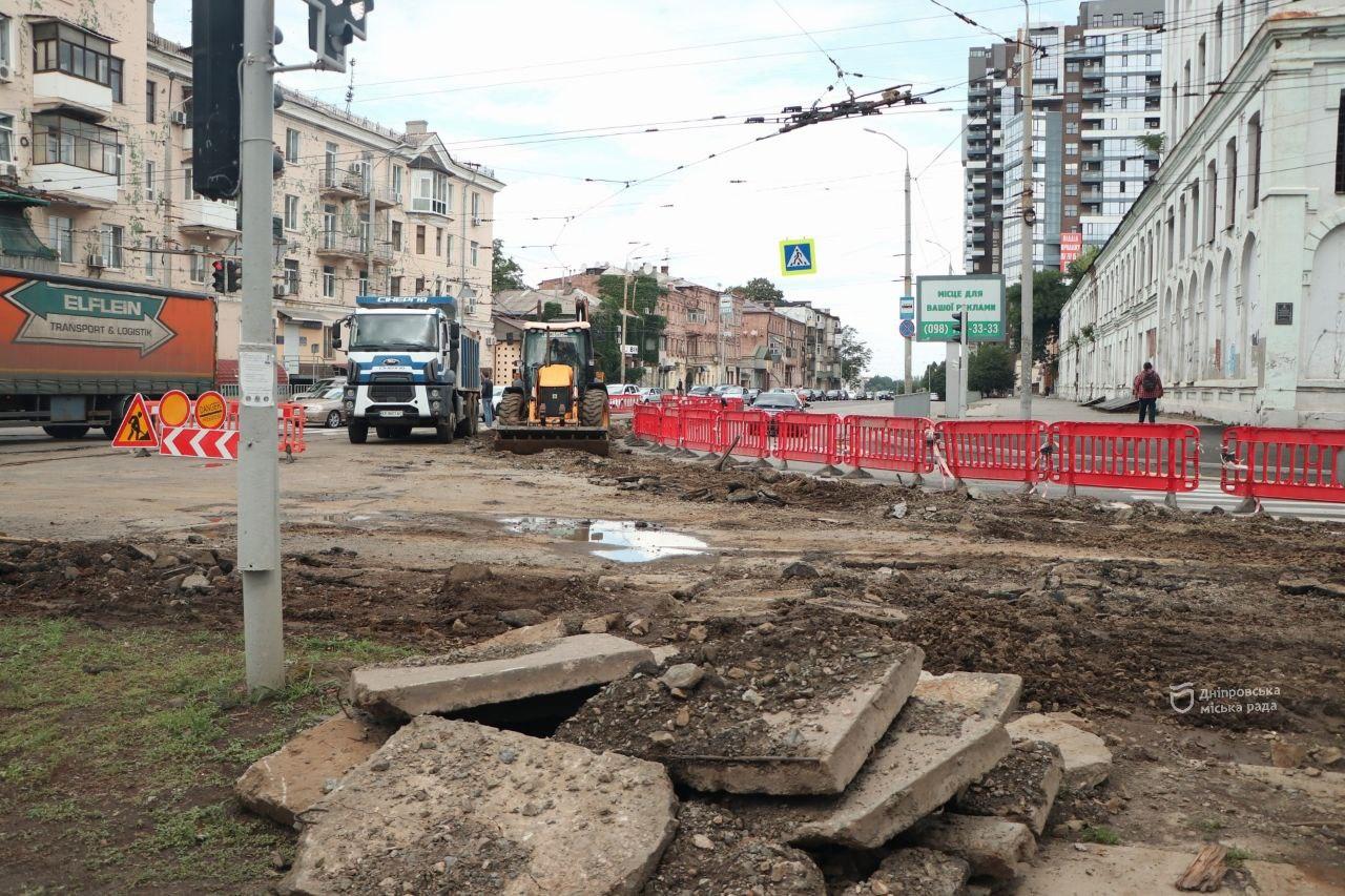 Ремонт трамвайних рейок на розі просп. Лесі Українки та вул. Степана Бандери. Коли завершать роботи