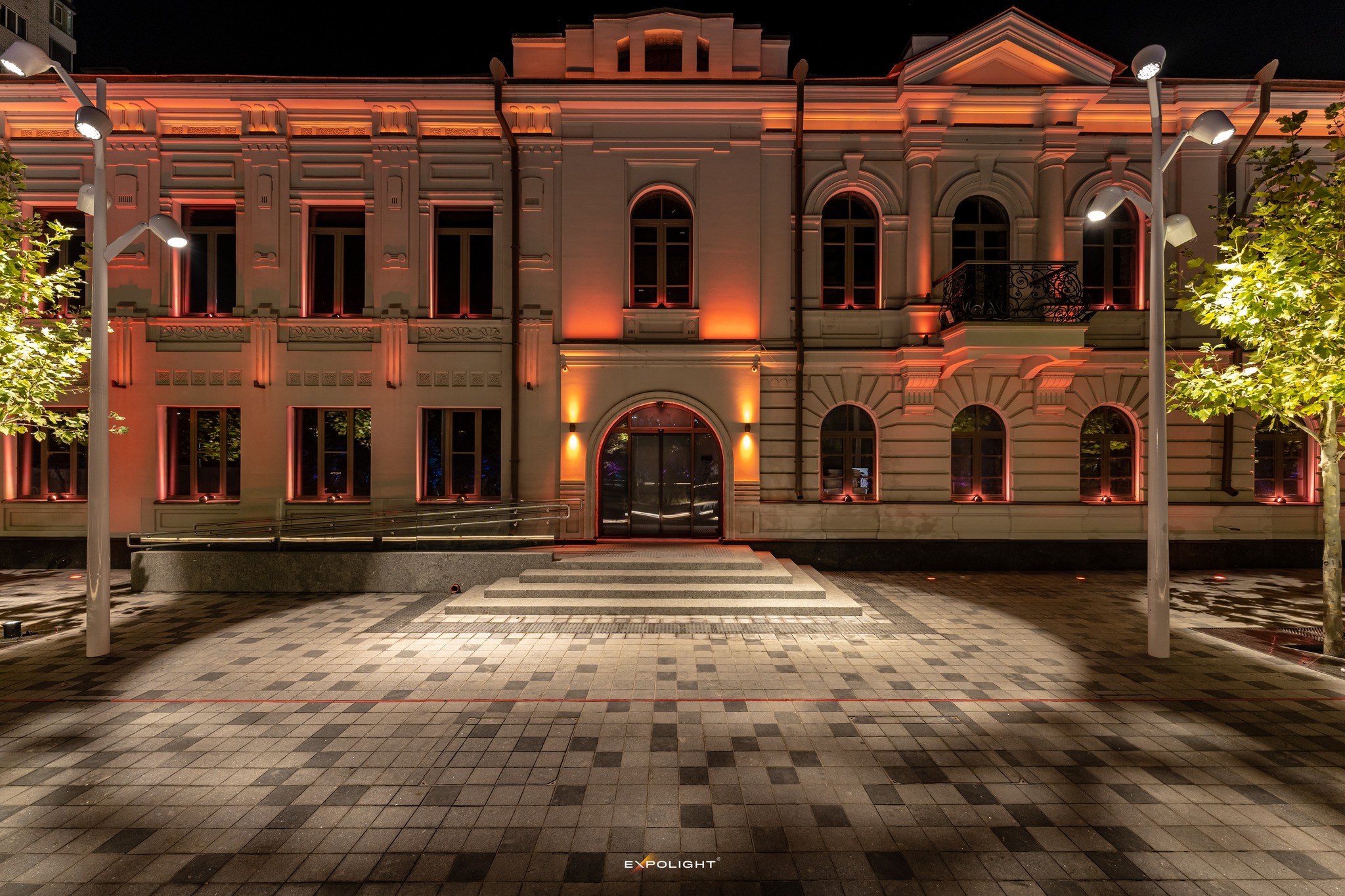 У Дніпрі на Успенській площі встановили нову мережу освітлення