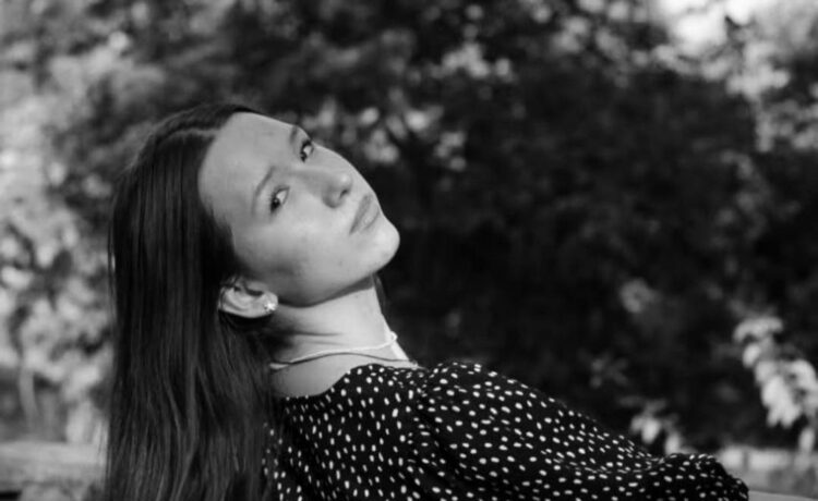 Один крок, який вона не встигла зробити: у Дніпрі від удару дрону загинула 17-річна студентка