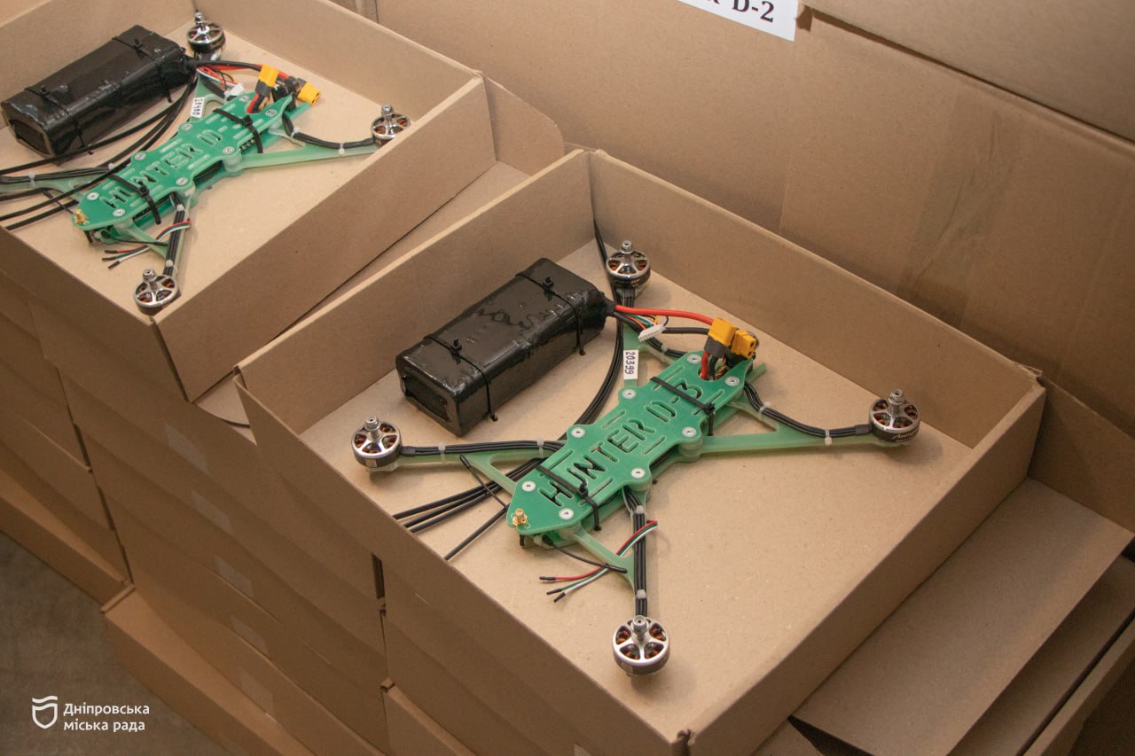 Дніпряни передали захисникам 400 одиниць різного виду оргтехніки та обладнання