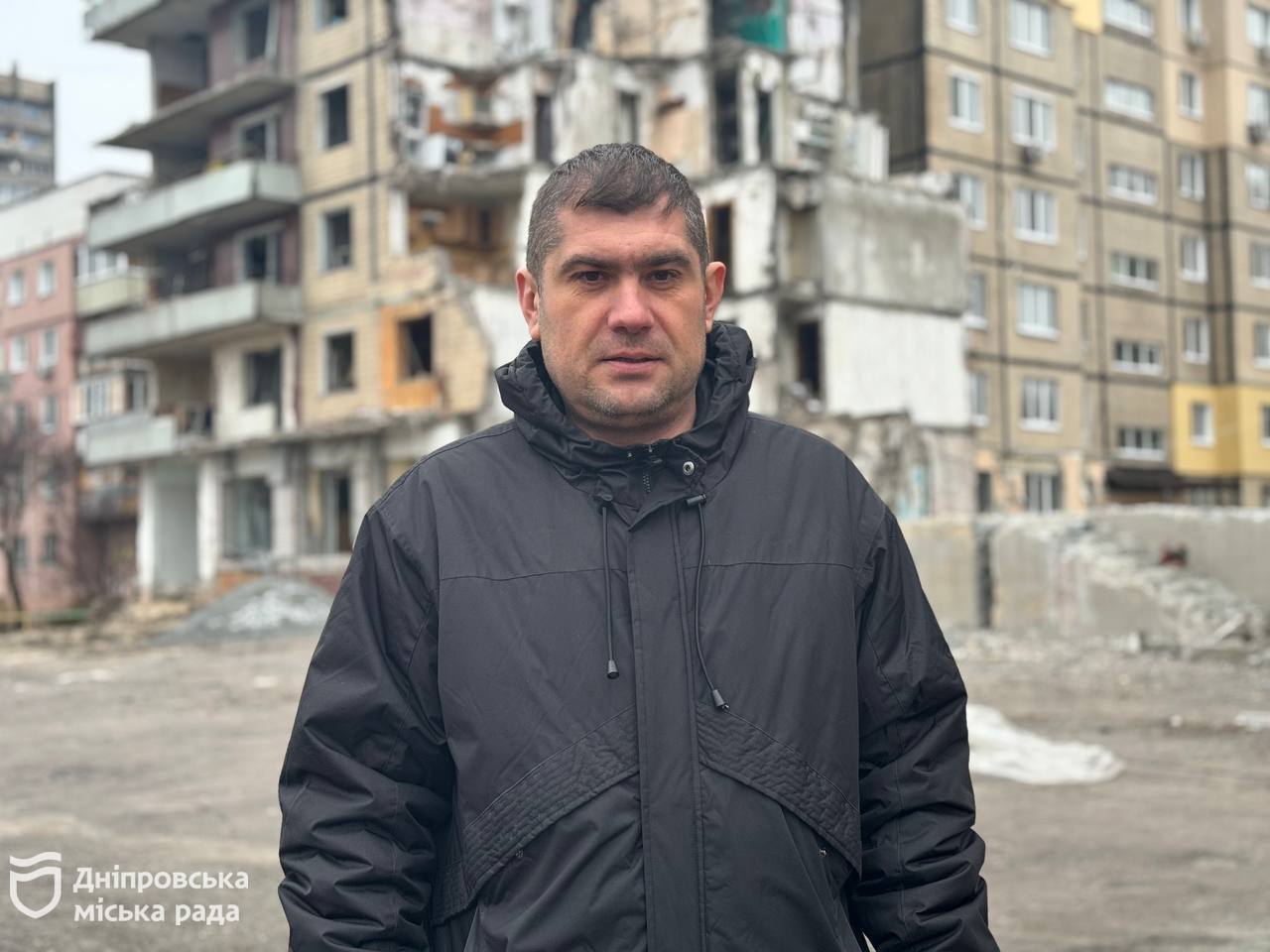 "Разбираем по кирпичам": в Днепре начали подготовку к демонтажу двух подъездов дома на Победе, разбитых российской ракетой фото 1