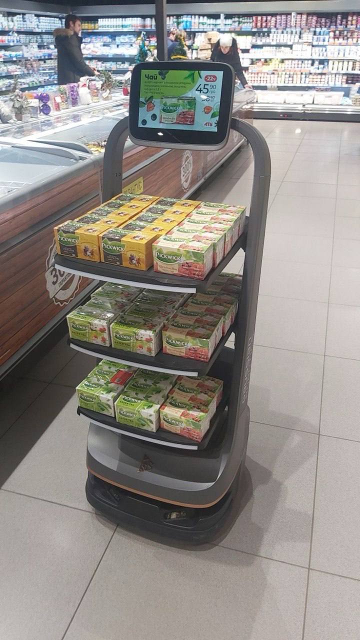 В одном из супермаркетов Днепра появился робот-помощник фото: t.me/tv11ua/