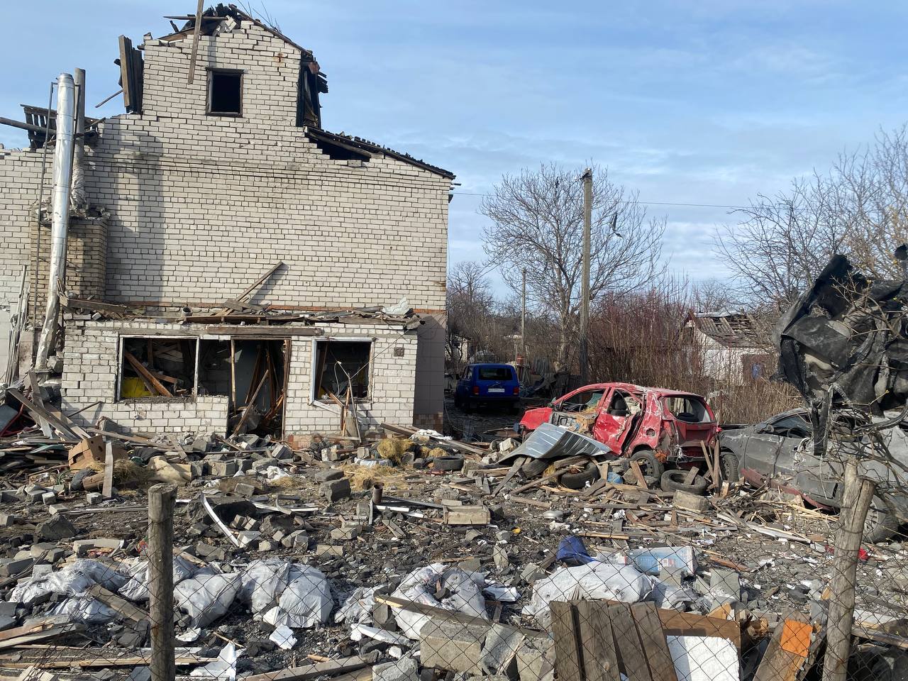 Куча крови, ранения и разрушенные дома: рассказавшие пострадавшие от ракетной атаки 25 февраля