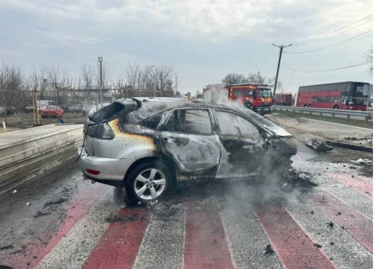 Зніс бетонну конструкцію та поранив правоохоронця: у Дніпропетровській області сталося ДТП