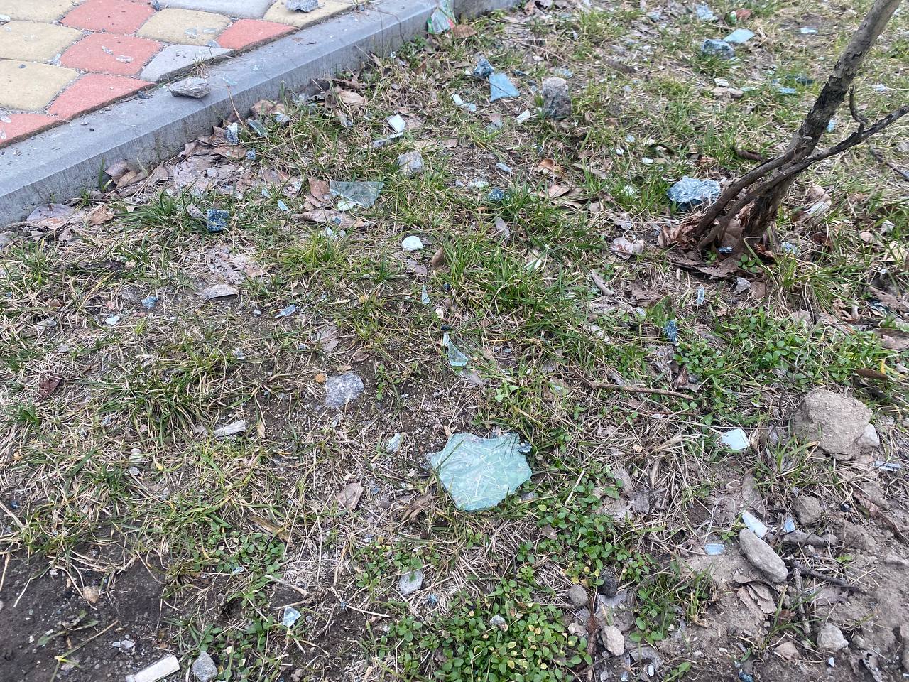 Выбиты окна, разрушены кровли и стена: последствия утренней атаки по Днепру фото: dp.vgorode.ua