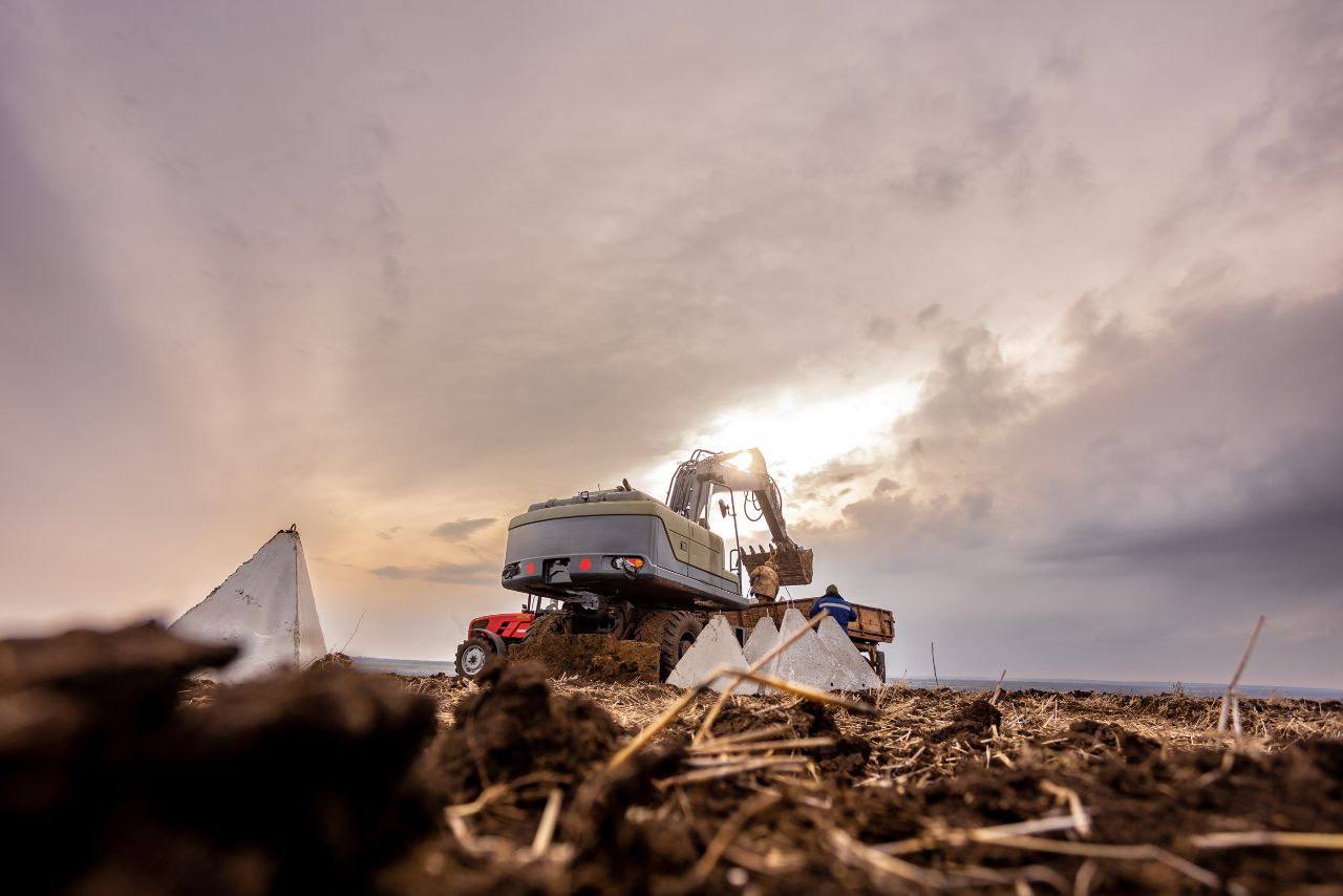 7 тисяч бетонних пірамід: укріплення Дніпропетровської області триває
