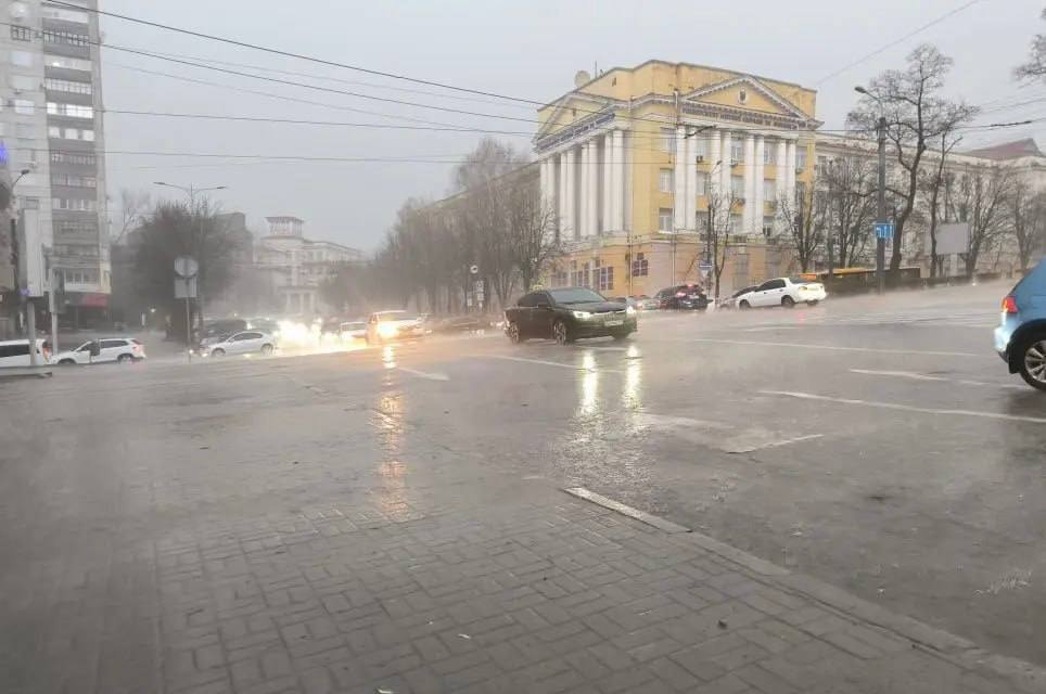 Негода накрила Дніпро: що зараз відбувається у місті
