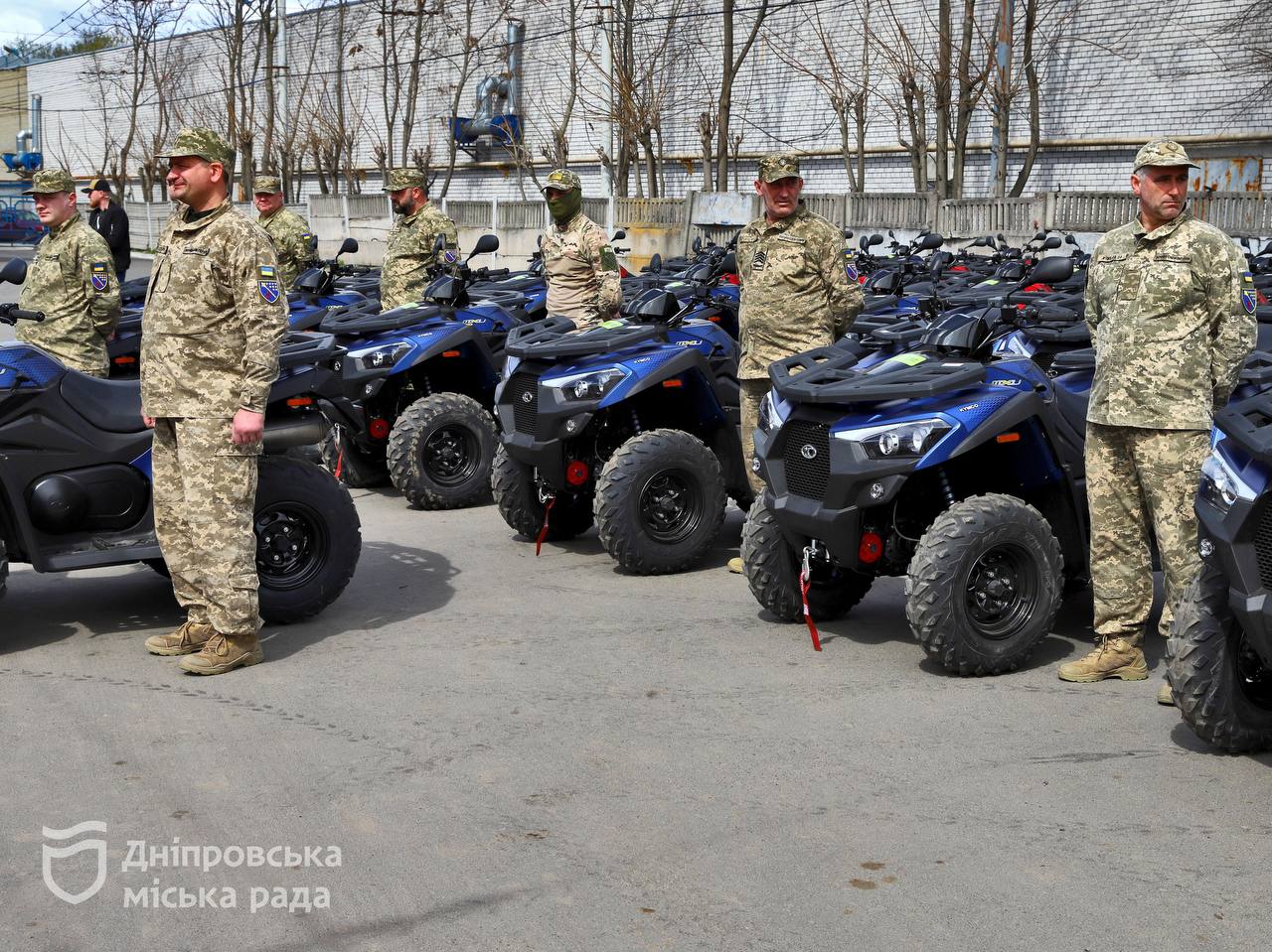 Дніпро забезпечив військових уже сотнею квадроциклів та працює над придбанням наступної партії