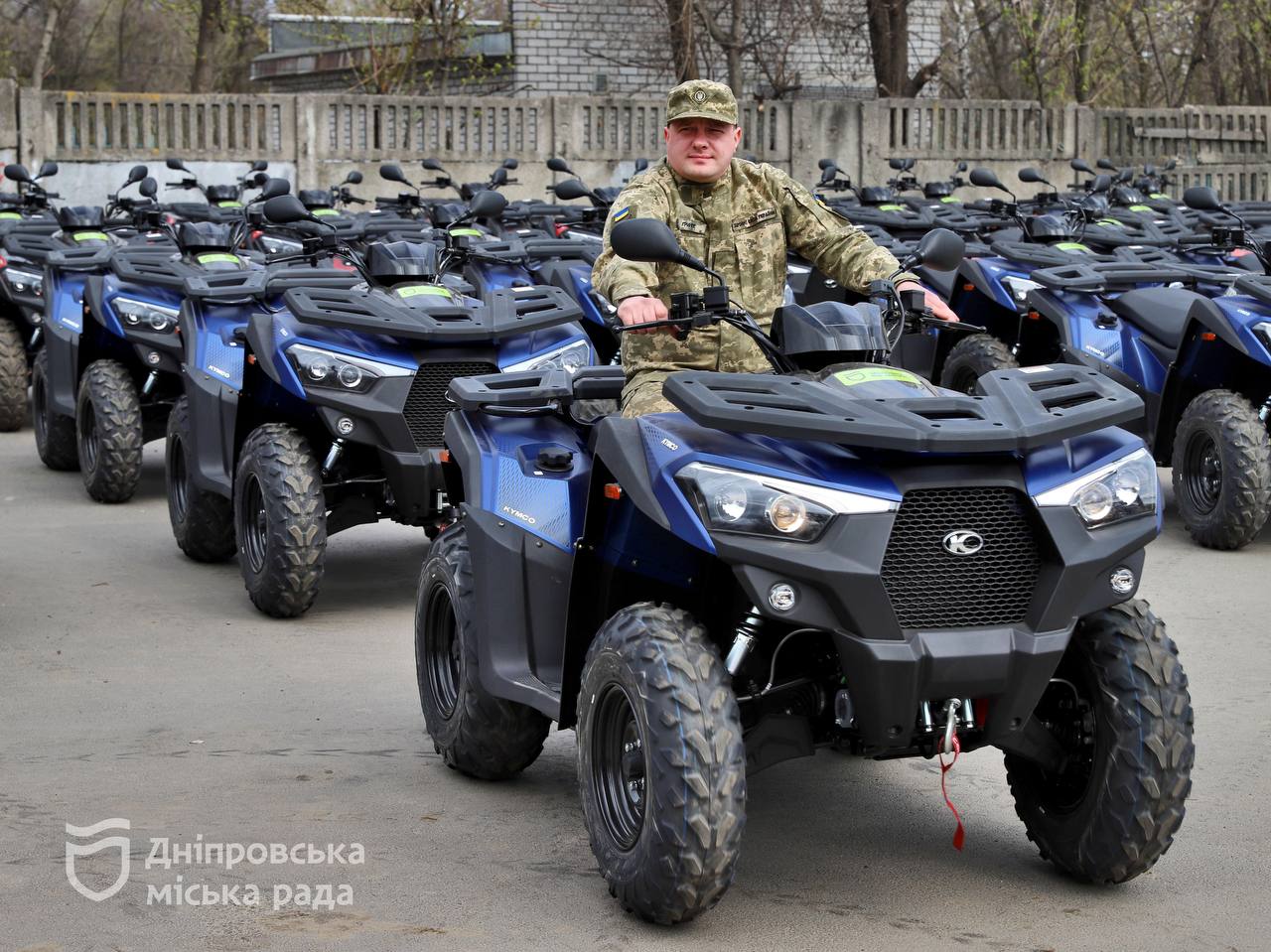 Дніпро забезпечив військових уже сотнею квадроциклів та працює над придбанням наступної партії