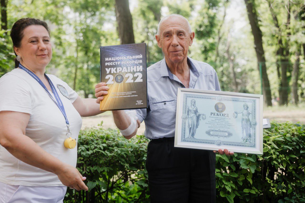 794 раза сдавал кровь: в Днепре донор установил рекорд Украины