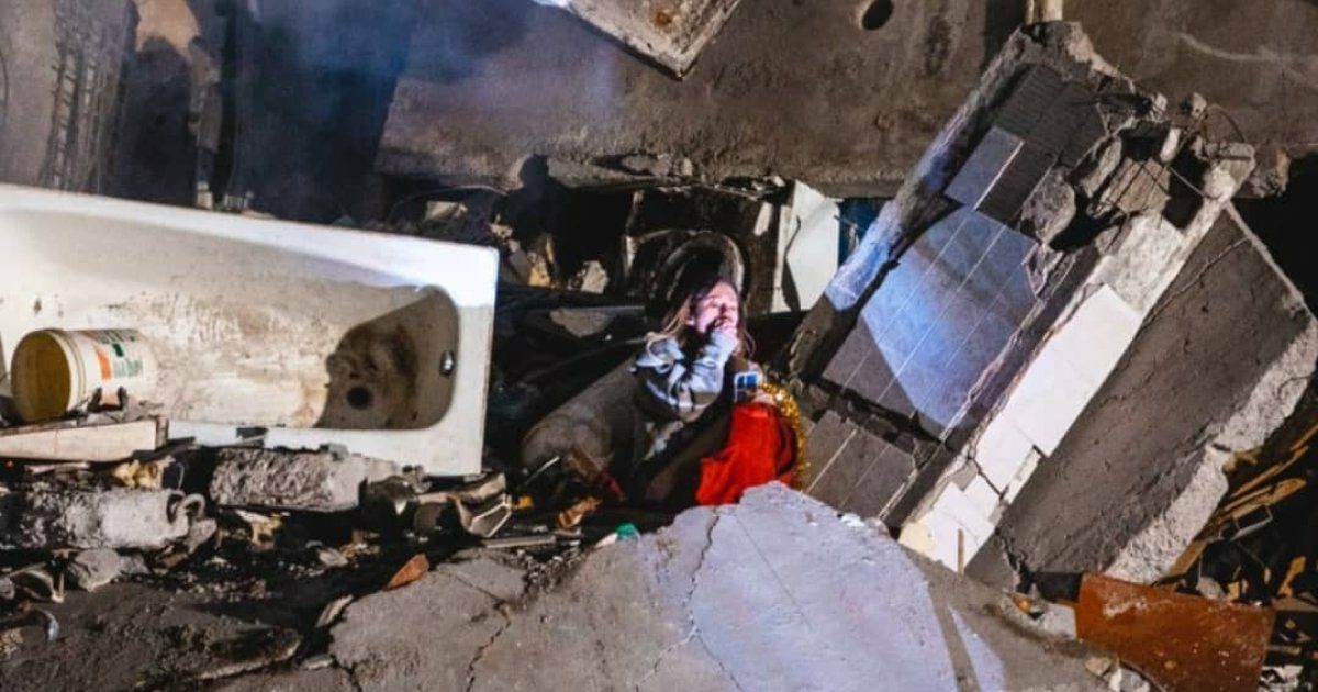 "Мало стрелял!": Девушка, спасшая на Победе во время ракетного удара, вместе с парнем устроили ДТП со стрельбой фото