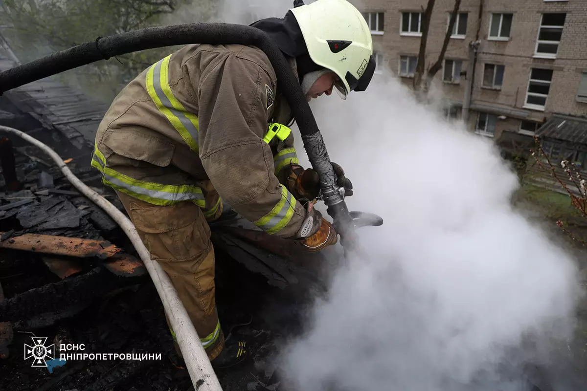 Пожежа на Сімферопольській: вогнеборці ліквідували займання двоповерхового будинку (ФОТО)