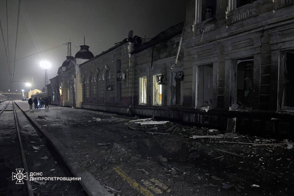 В Пятихатках повредили железнодорожный вокзал во время ночной атаки дронами фото 1