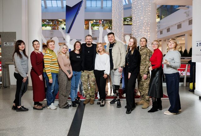 Різні, але рівні: у Дніпрі з’явилась брендзона "Жити назустріч"  з унікальними манекенами фото 6 5