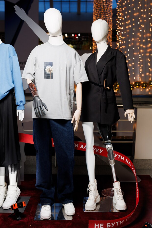 Різні, але рівні: у Дніпрі з’явилась брендзона "Жити назустріч"  з унікальними манекенами фото 1