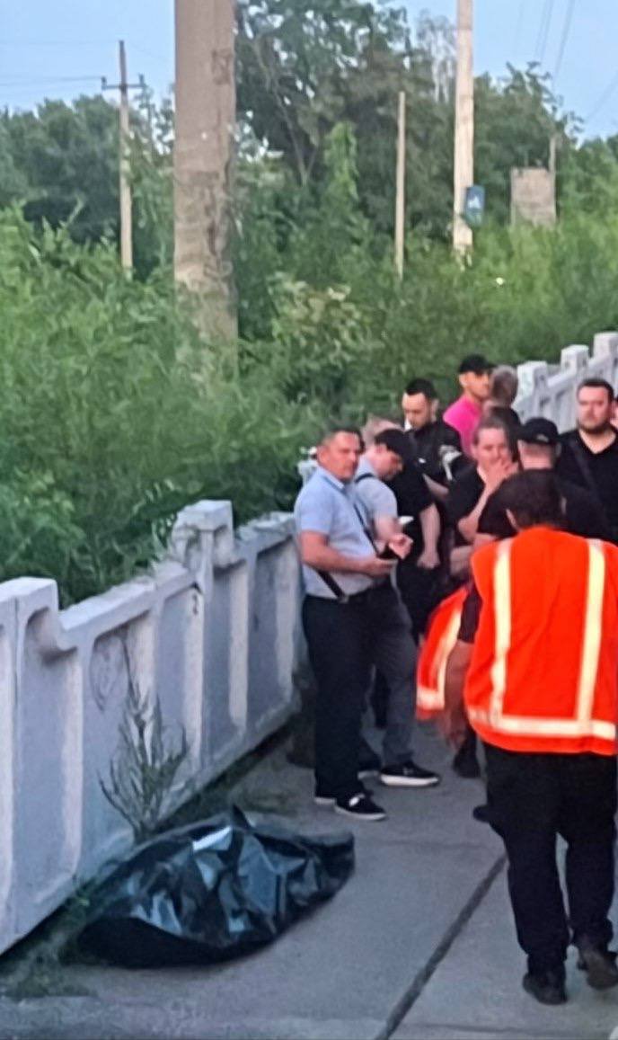 З даху електрички зняли тіло 16-річного хлопця. Фото із соцмереж