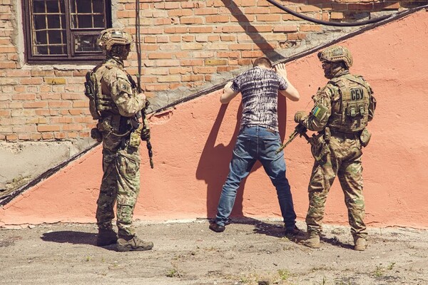 В Днепре вооруженные силовики &laquo;освободили заложников в колонии&raquo; (ФОТО) фото 7