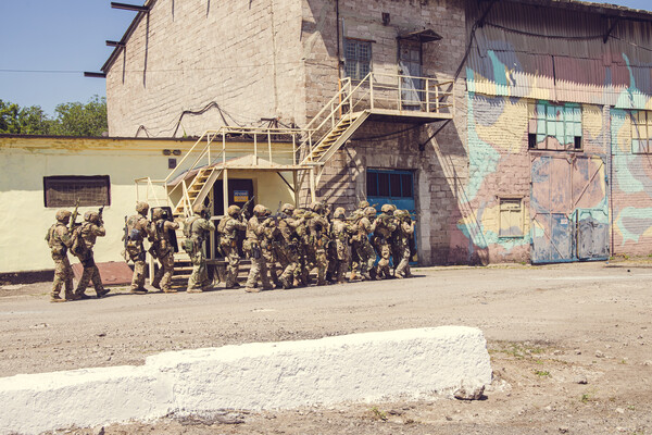В Днепре вооруженные силовики &laquo;освободили заложников в колонии&raquo; (ФОТО) фото 8