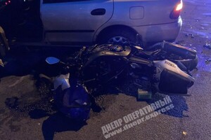 Водитель погиб, пассажирка в больнице: на Богдана Хмельницкого ДТП с мотоциклистом фото 1