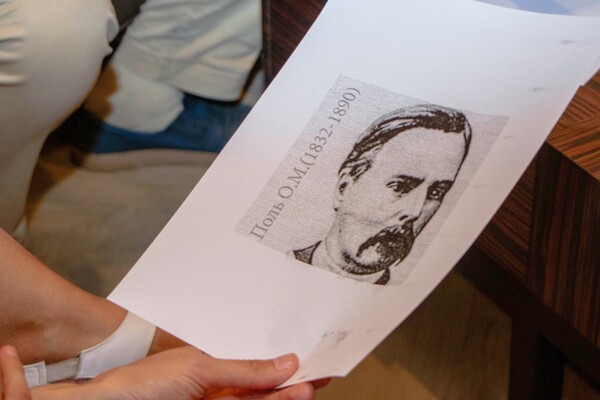 Почетный гражданин: в Днепре создадут почтовую марку с Александром Полем фото