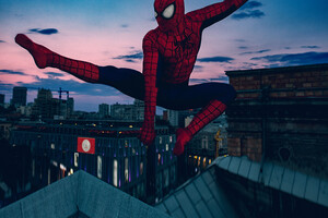 Что это было: на крыше в центре города заметили Человека паука (фото) фото 13