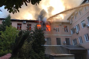 Масштабный пожар на Ясельной: огонь тушили больше 50 человек фото 2