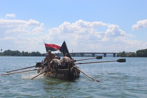 Вот это да: в Днепре казаки построили легендарное судно фото