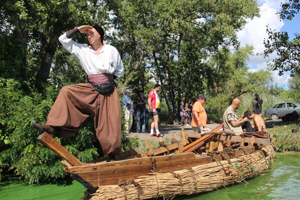 Вот это да: в Днепре казаки построили легендарное судно фото 6