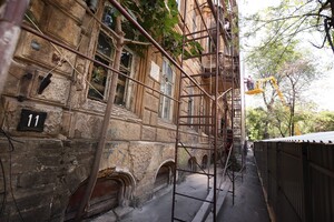 Ожидаем ремонт: на Доме Гоголя установили строительные леса фото 9