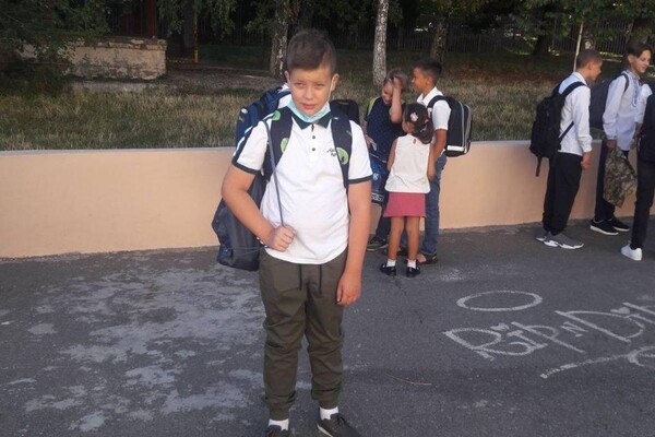 С цветами и без масок: как прошло 1 сентября 2020 в днепровской школе фото
