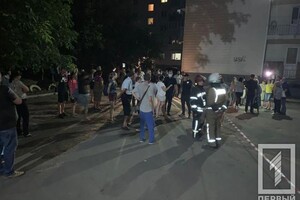 Страшно там ночевать: в Кривом Роге жильцы экстренно эвакуировались из пятиэтажки фото 22