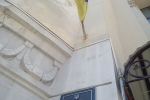 Люби и береги: на фасадах исторических зданий Днепра появились охранные таблички фото 13
