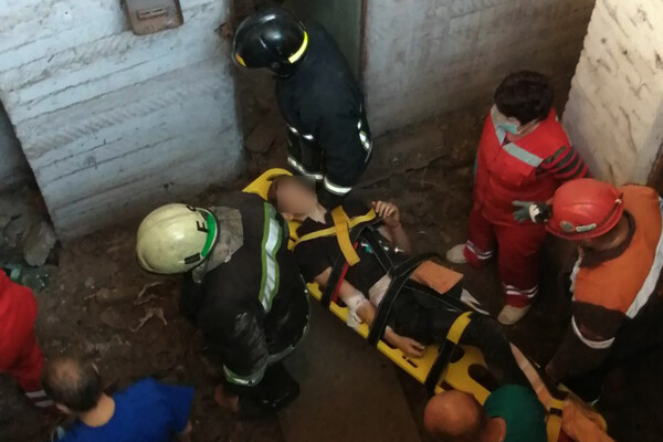 Нашел где гулять: 13-летний подросток упал в подвал брошенной шахты (фото) фото 1
