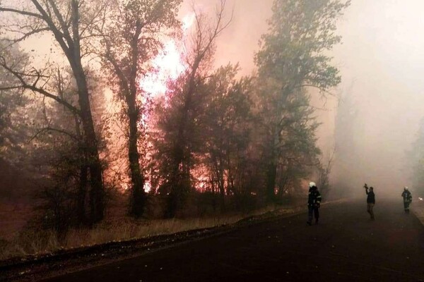 Есть погибшие и пострадавшие: спасатели из Днепра отправились тушить пожар на Луганщине фото