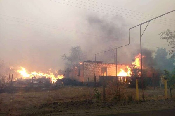 Есть погибшие и пострадавшие: спасатели из Днепра отправились тушить пожар на Луганщине фото 4
