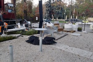 Уличная мебель и декоративные растения: как продвигается ремонт улицы Яворницкого фото 9