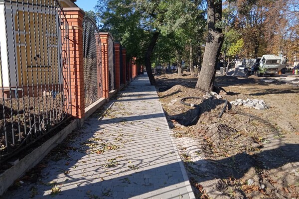Хорошие новости: на Молдаванке начали ремонт Алексеевского сквера фото 1