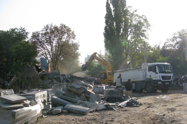 Люди в шоке: в центре Днепра сносят старые дома (фото) фото 6