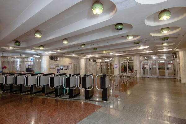 Покатаемся: в метро обновили эскалаторы и поставили светофоры (фото) фото