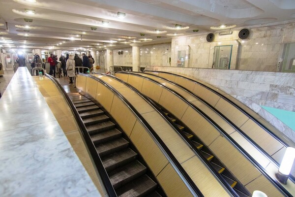 Покатаемся: в метро обновили эскалаторы и поставили светофоры (фото) фото 9