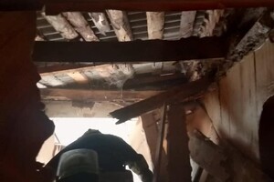 Чудом жива: в Кривом Роге на ребенка упал потолок  фото 1